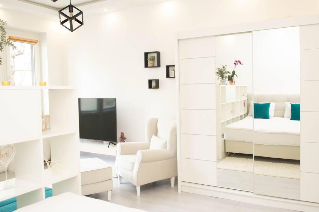 Cute And Sunny Studio - Central Location Сараево Экстерьер фото