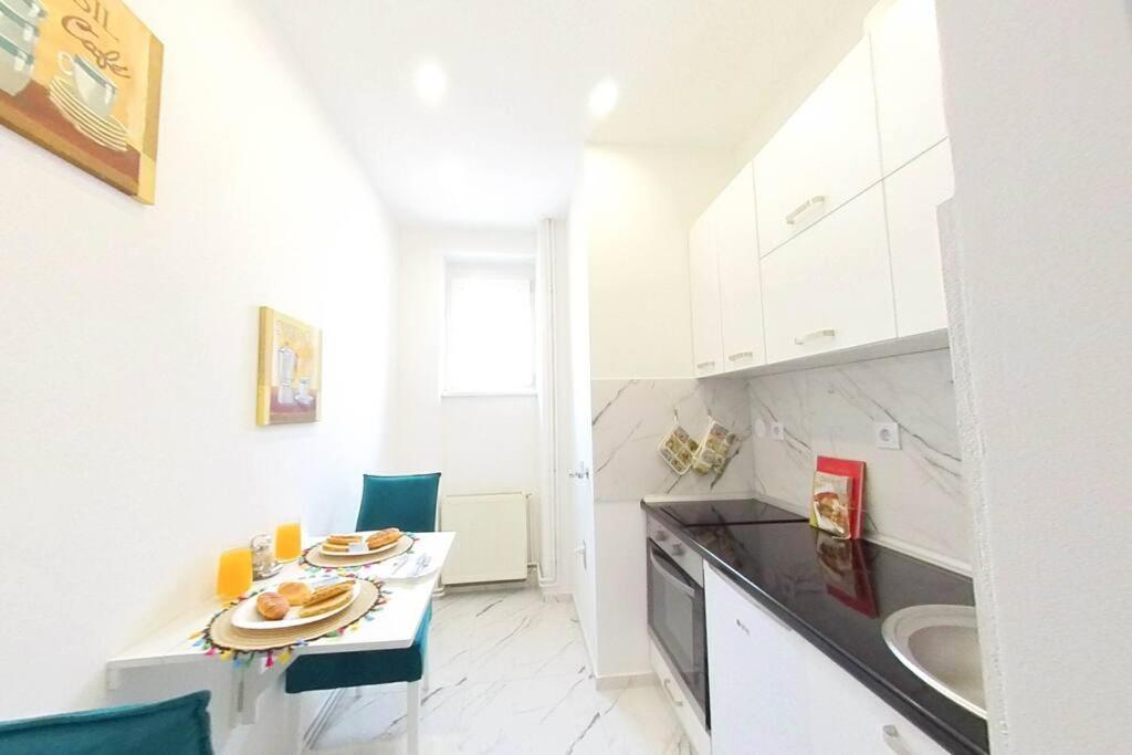 Cute And Sunny Studio - Central Location Сараево Экстерьер фото