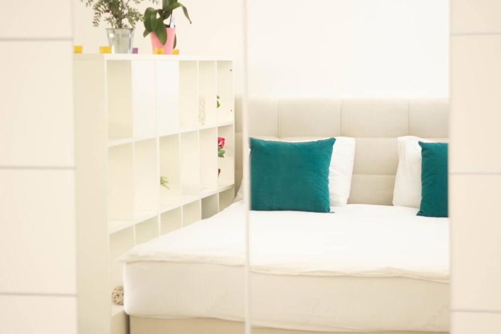 Cute And Sunny Studio - Central Location Сараево Экстерьер фото